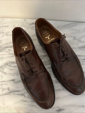 Peal & Co for Brooks
Brothers Split Toe Brown
Derbies 9.5D men’s